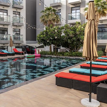 Izzzi Life Mint Aparthotel Dubai Exteriör bild