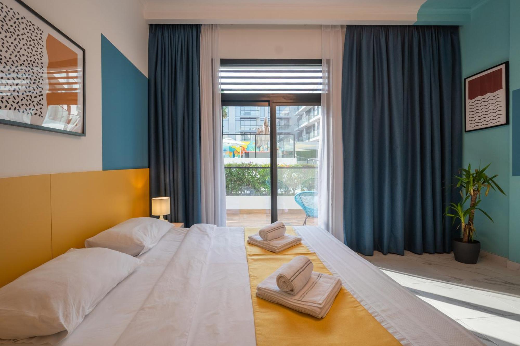Izzzi Life Mint Aparthotel Dubai Exteriör bild