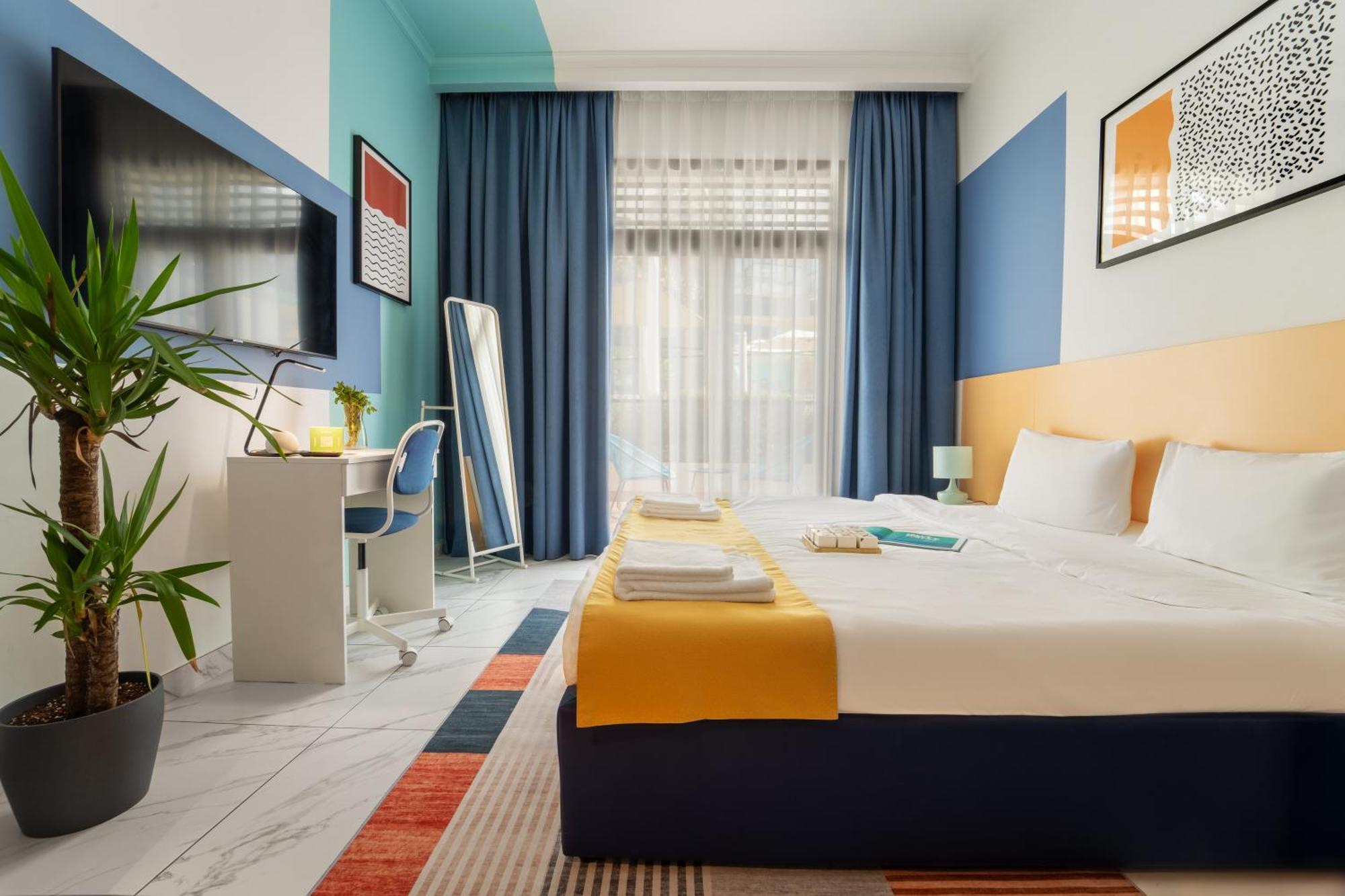 Izzzi Life Mint Aparthotel Dubai Exteriör bild
