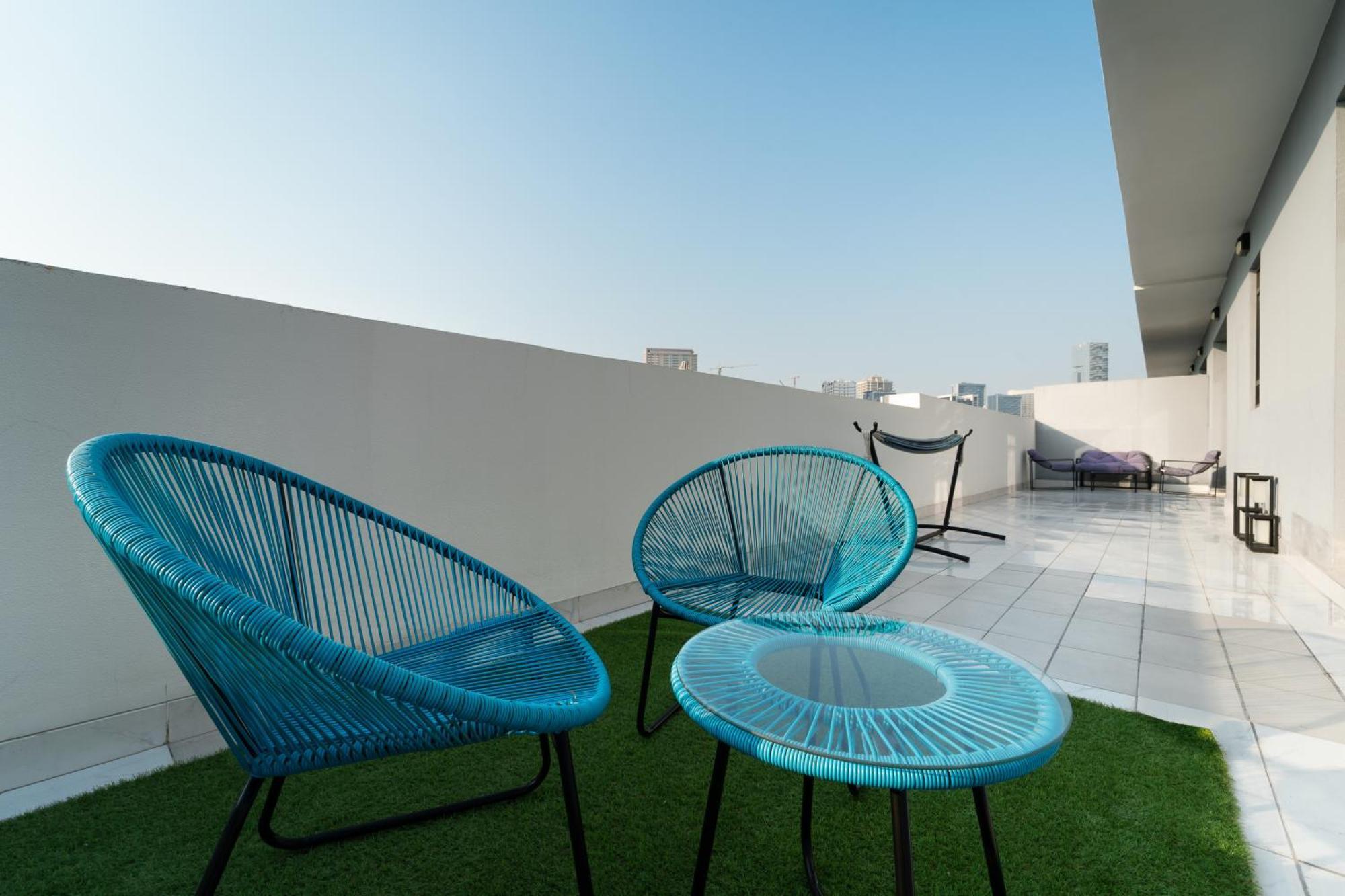 Izzzi Life Mint Aparthotel Dubai Exteriör bild