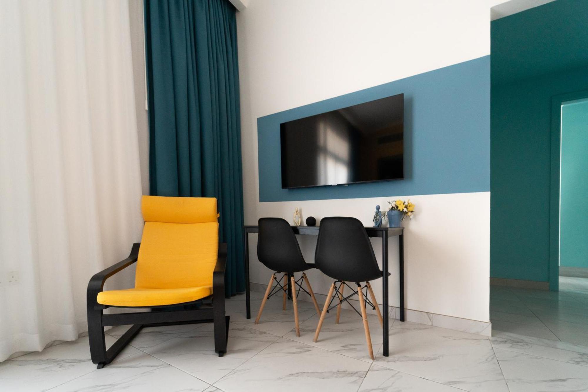 Izzzi Life Mint Aparthotel Dubai Exteriör bild