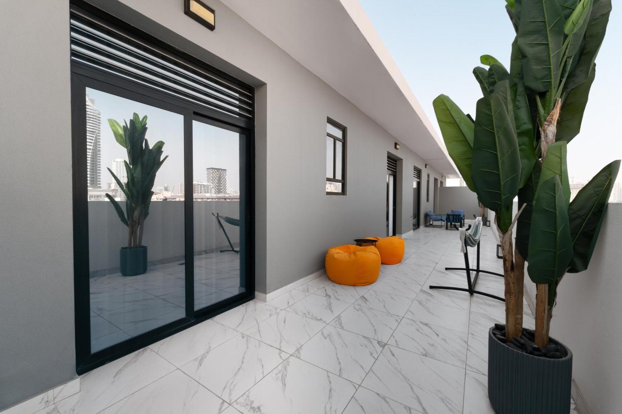 Izzzi Life Mint Aparthotel Dubai Exteriör bild