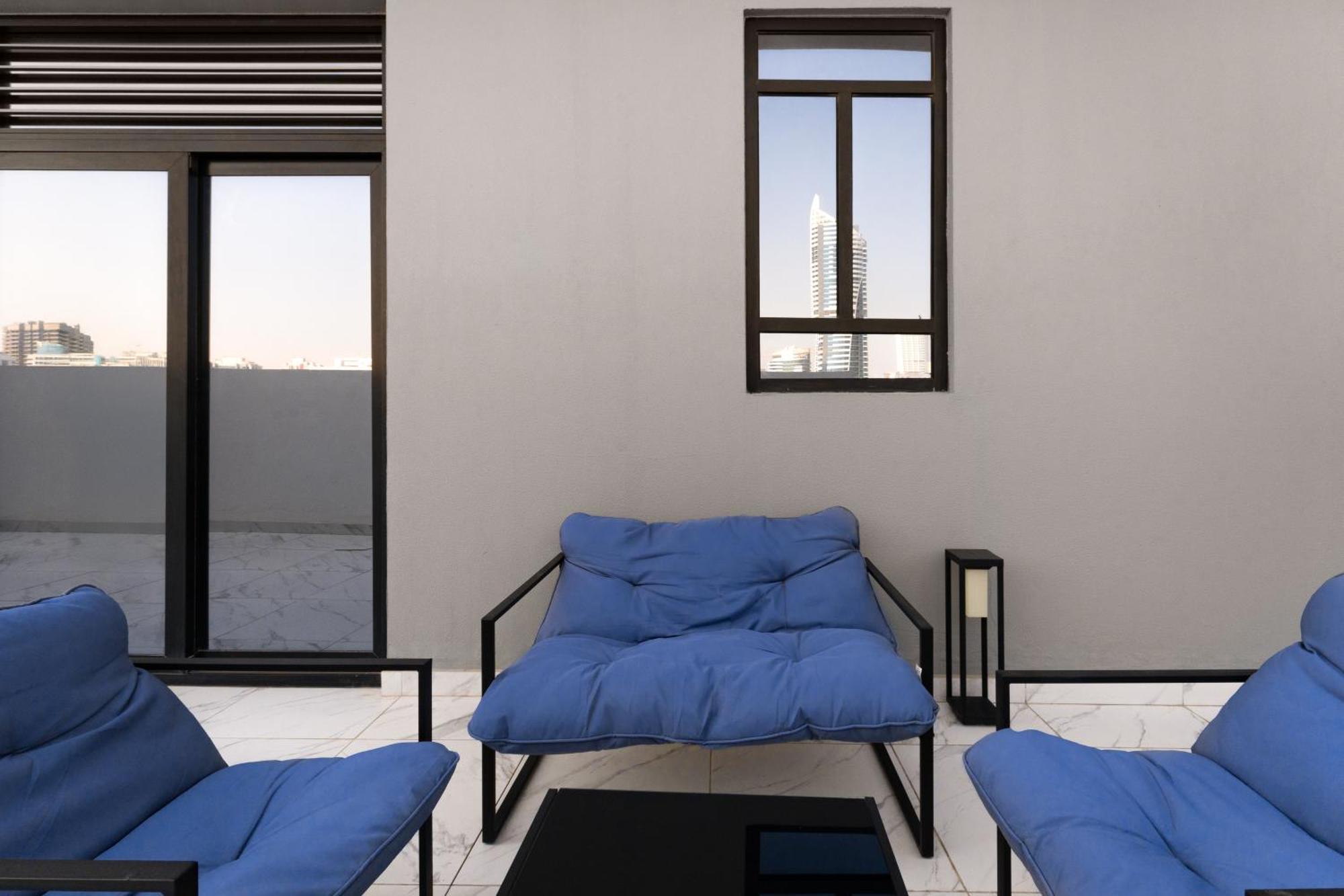 Izzzi Life Mint Aparthotel Dubai Exteriör bild