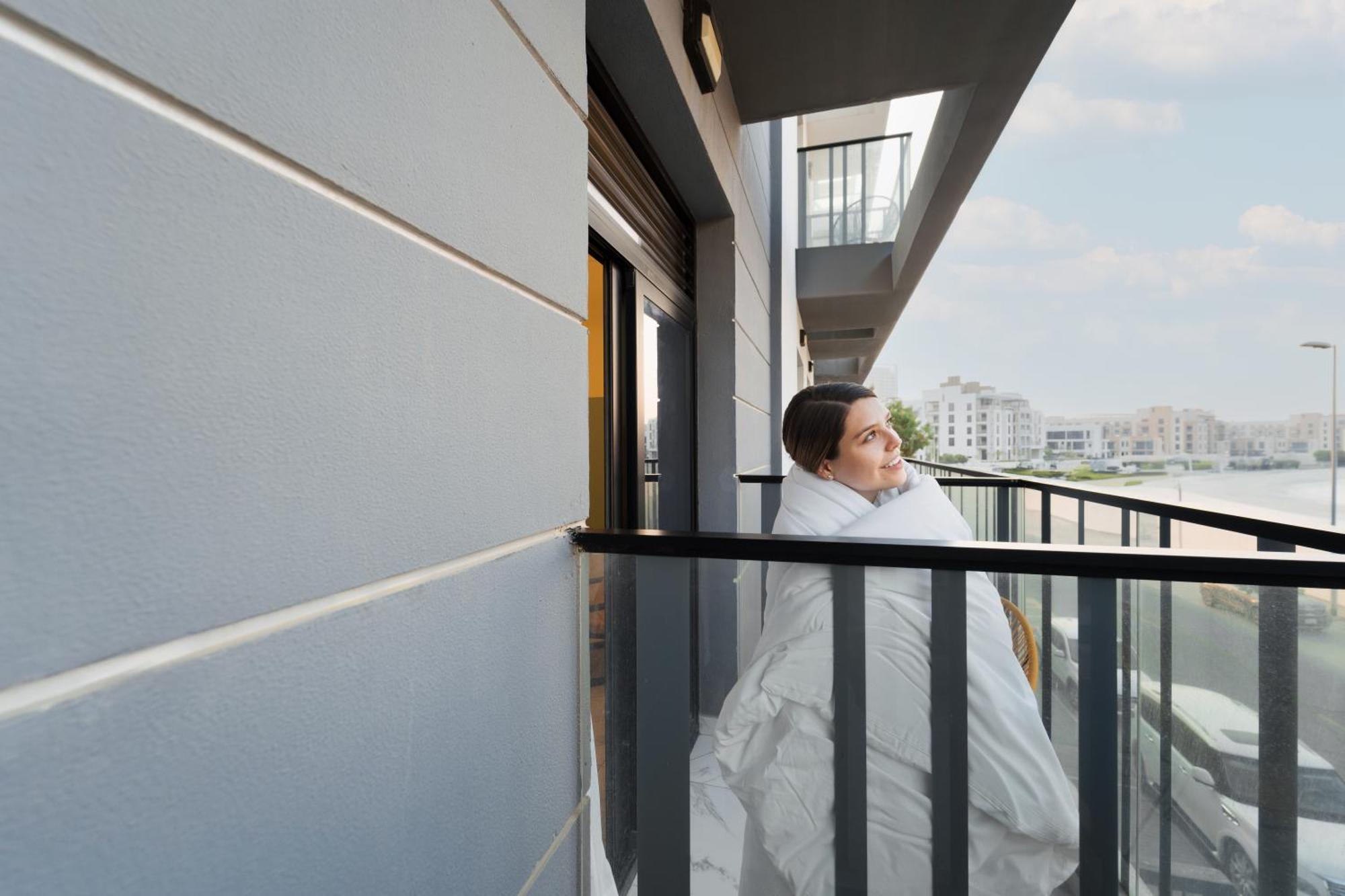 Izzzi Life Mint Aparthotel Dubai Exteriör bild