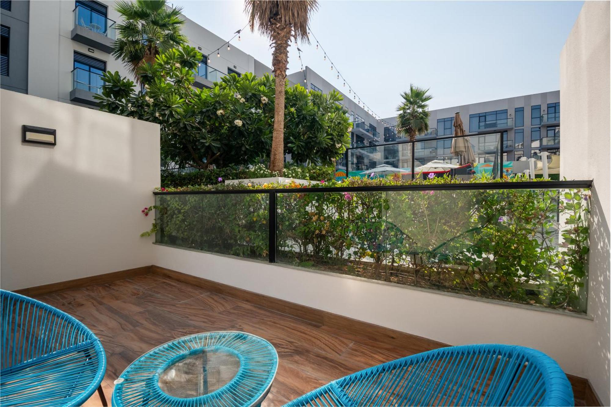 Izzzi Life Mint Aparthotel Dubai Exteriör bild
