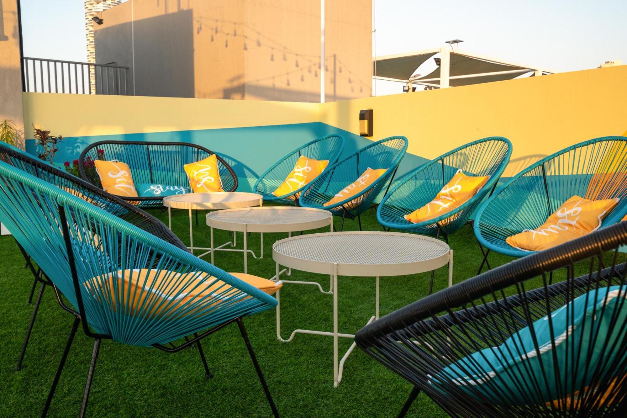 Izzzi Life Mint Aparthotel Dubai Exteriör bild