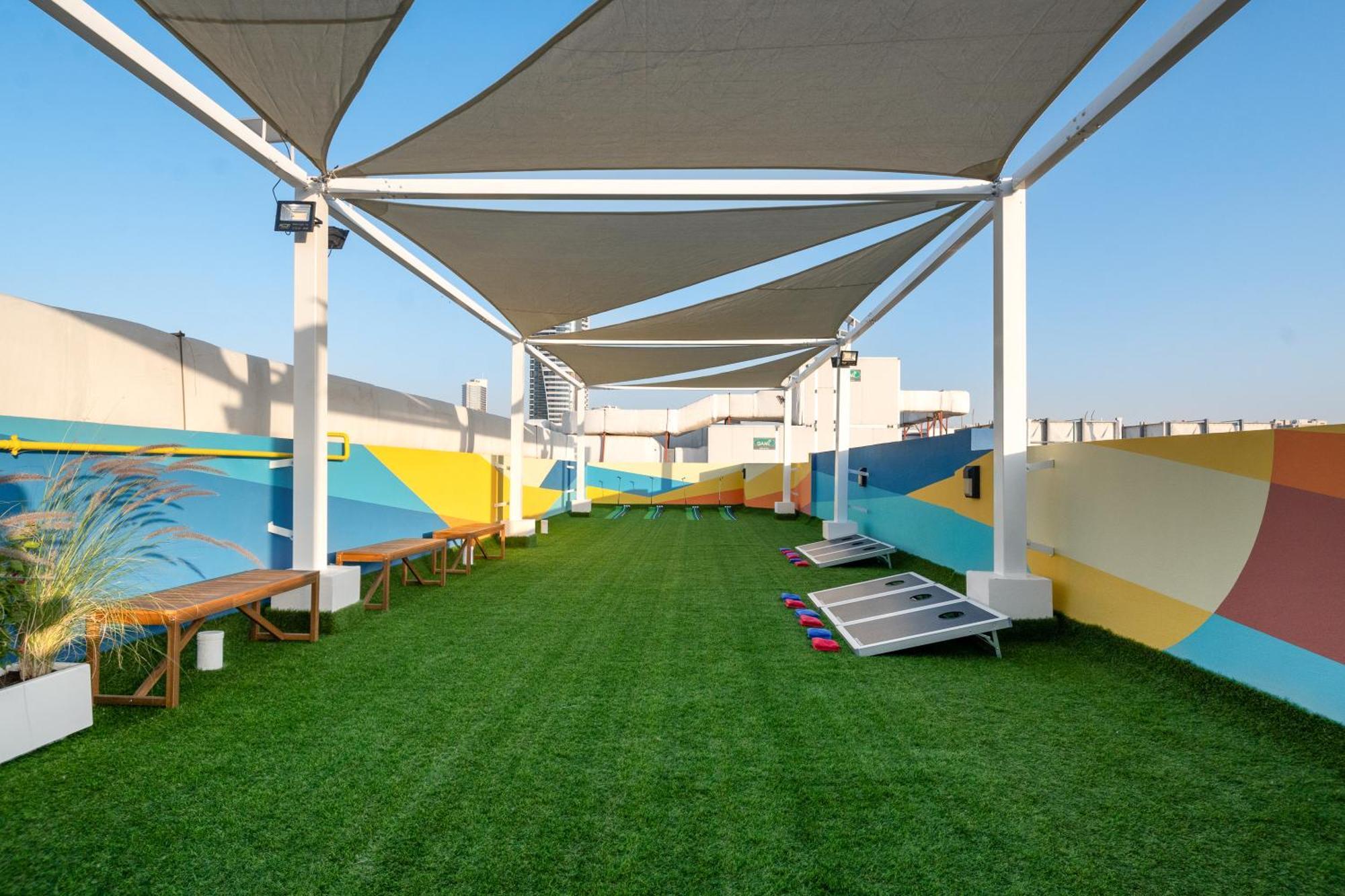 Izzzi Life Mint Aparthotel Dubai Exteriör bild