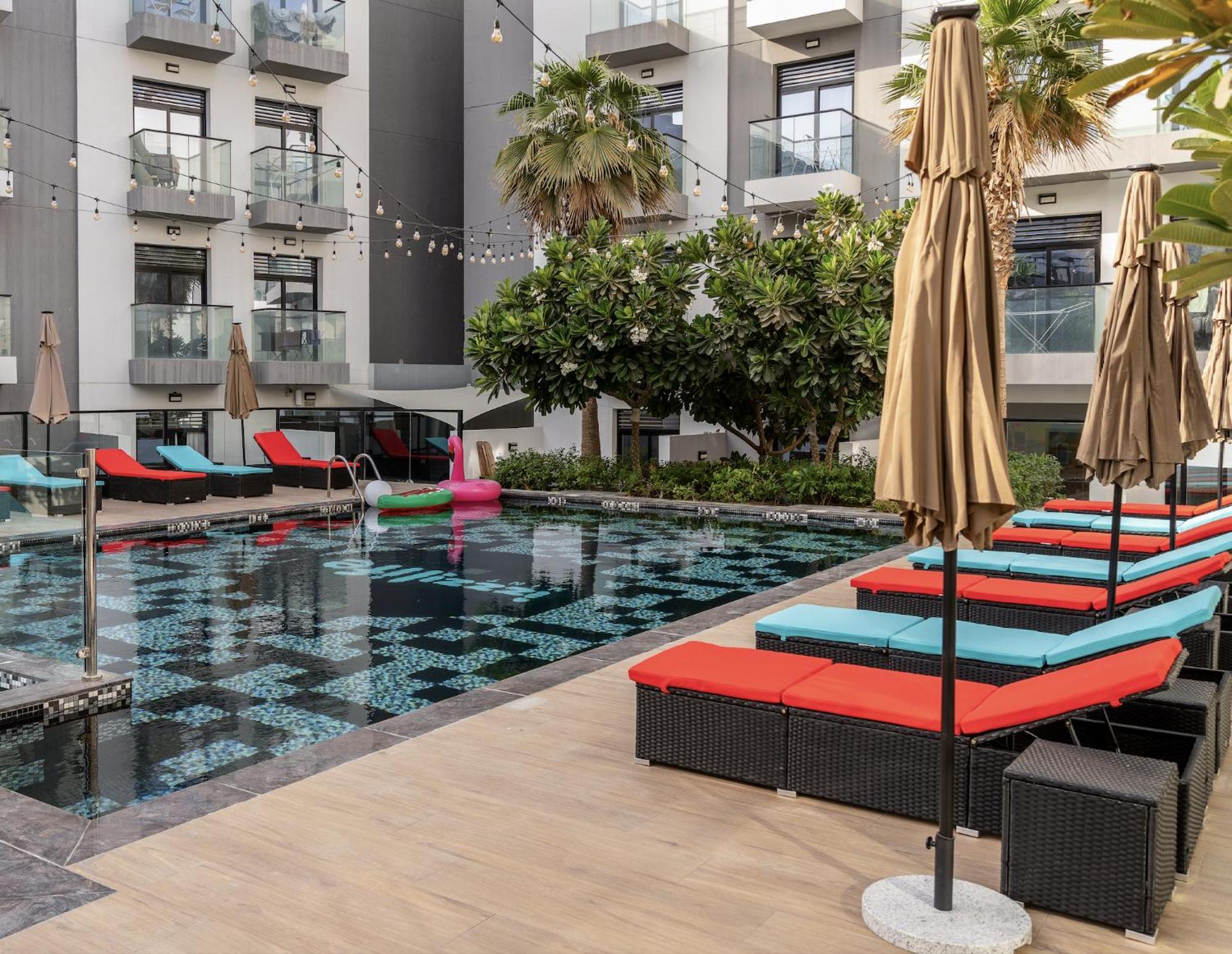 Izzzi Life Mint Aparthotel Dubai Exteriör bild